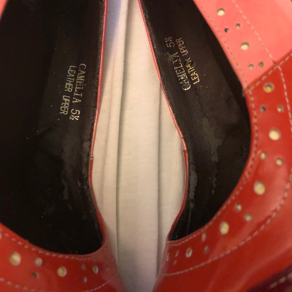 N.Y.L.A. Wingtip Platform Pumps/ Heals. Size 5 1/2. - Picture 5 of 6